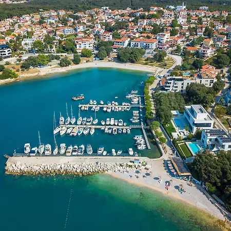 Sail Near Medulin For 10 Persons With 50 M2 Heated Pool, Sea View & Beachfront *