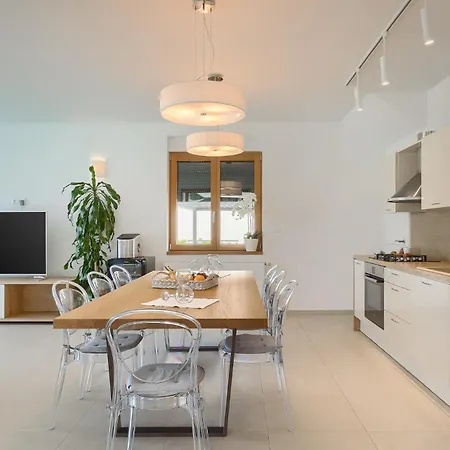 Sail Near Medulin For 10 Persons With 50 M2 Heated Pool, Sea View & Beachfront