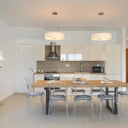 Villa Sail Near Medulin For 10 Persons With 50 M2 Heated Pool, Sea View & Beachfront *