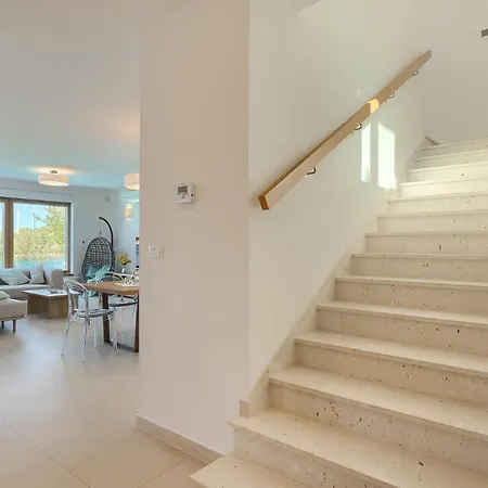 Sail Near Medulin For 10 Persons With 50 M2 Heated Pool, Sea View & Beachfront *