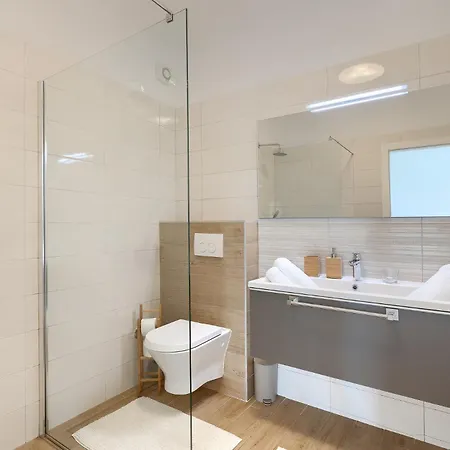 Sail Near Medulin For 10 Persons With 50 M2 Heated Pool, Sea View & Beachfront * פיישצ'נה אובלה