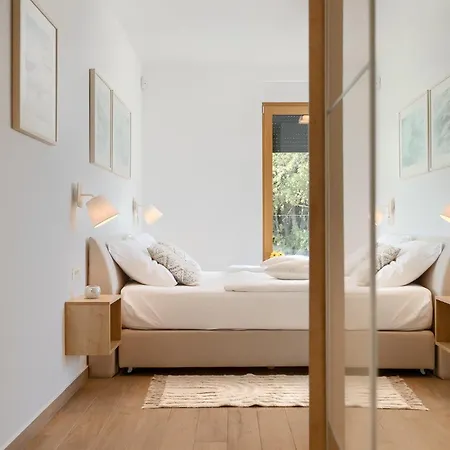 Sail Near Medulin For 10 Persons With 50 M2 Heated Pool, Sea View & Beachfront Villa *