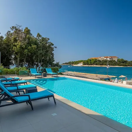 וילה Sail Near Medulin For 10 Persons With 50 M2 Heated Pool, Sea View & Beachfront פיישצ'נה אובלה